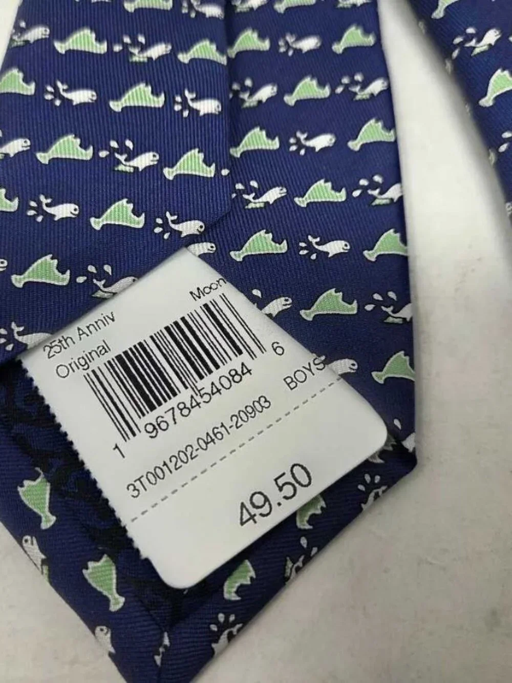 New boys Vineyard Vines classic whale printed 100% silk tie / Made in USA